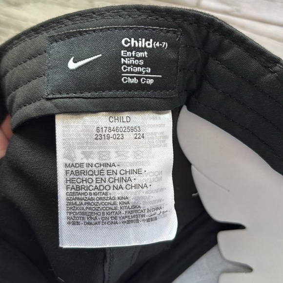 Nike Club Cap Nike swoosh embroidered logo,velcro back,6 vent panel, summer sun - Picture 9 of 10